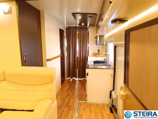 Caravan - Image 9