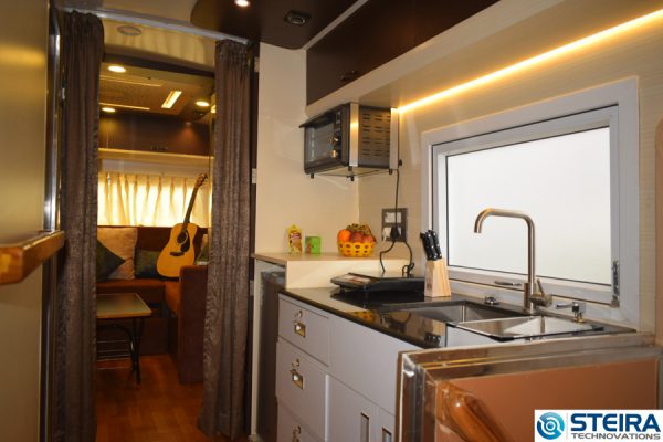Caravan - Image 10